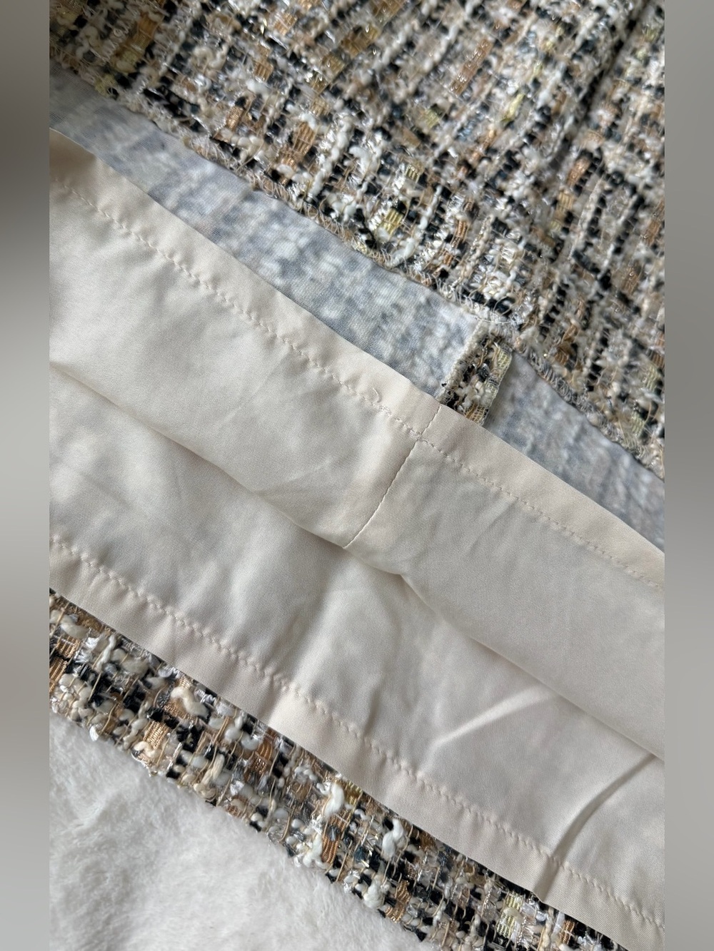 NWT LOFT Neutral Shimmer Tweed Mini Skirt - Size 8 - Picture 4 of 5